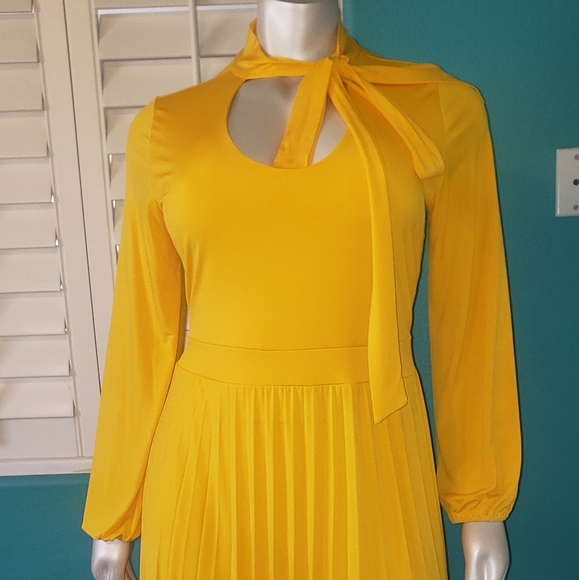 Yellow Dress Size 3X - Picture 3 of 5